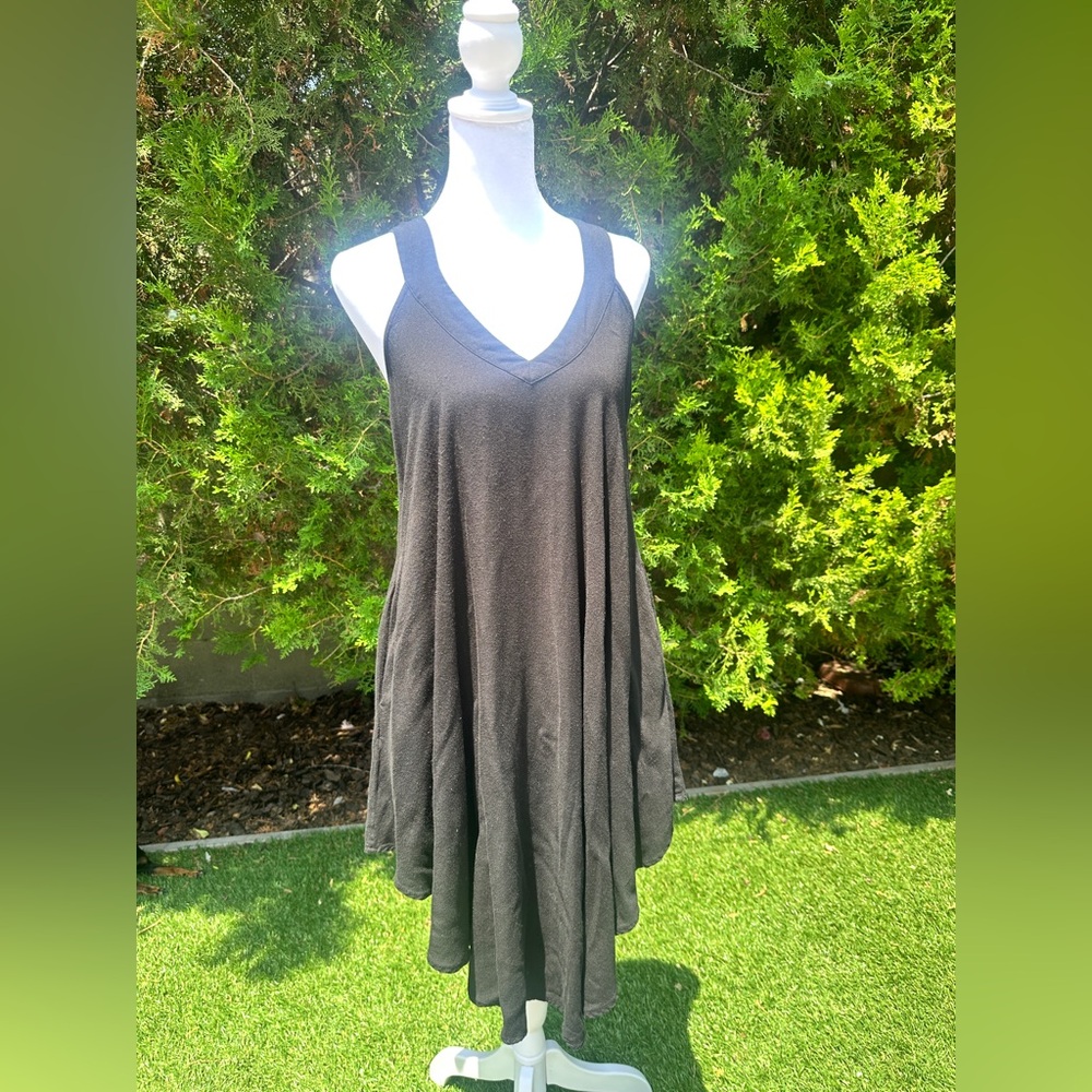 Tobi Black Asymmetrical V-Neck Sundress with pockets - Picture 2 of 4